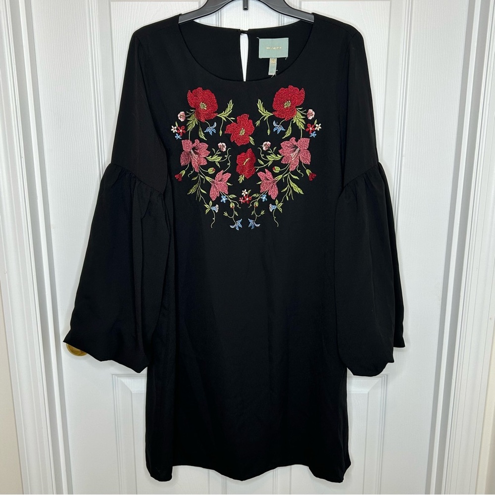 Skies‎ Are Blue Embroidered Floral Bell Sleeve Dress Size L NWT